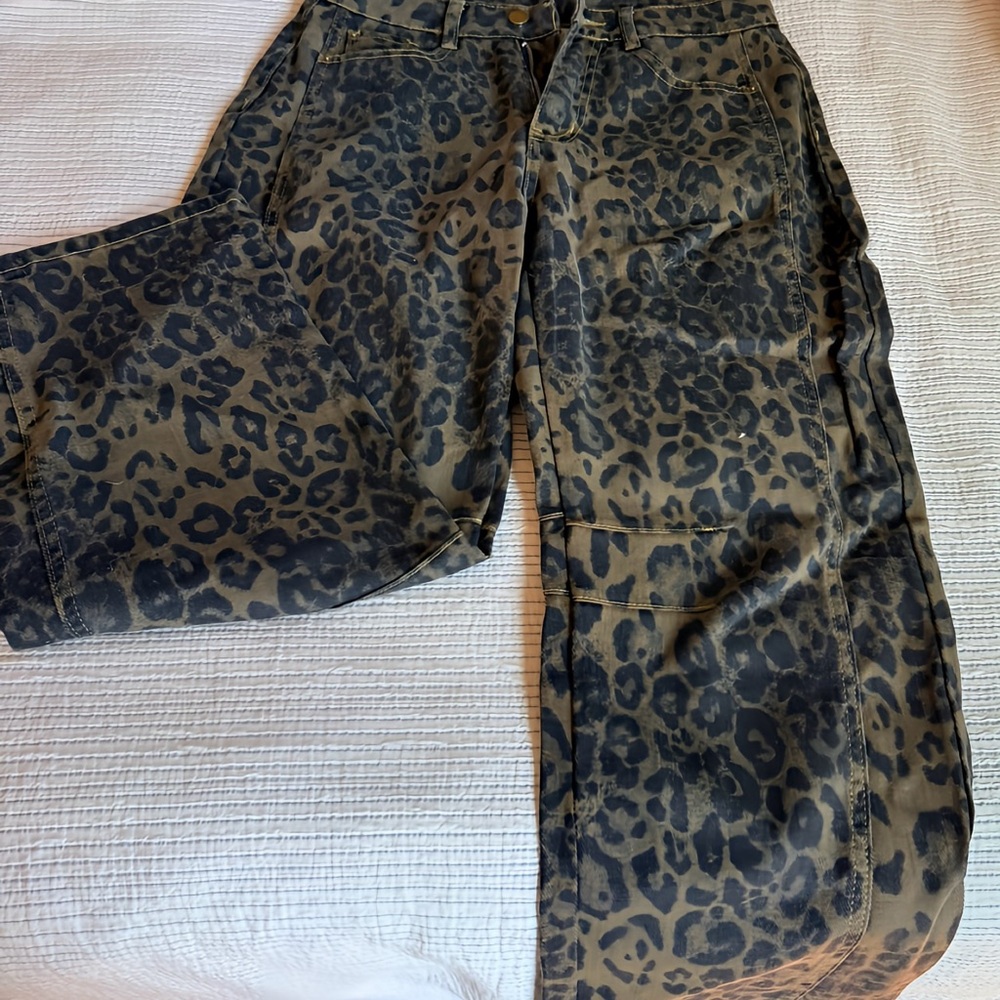 Be Bold!
Leopard Print Barrel Pants - Olive and Black